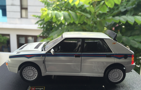 Martini stripes on any car looks cool :)